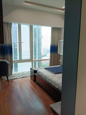 Room in 3 BHK Apartment at Indiabulls Blu, Worli – for Rent