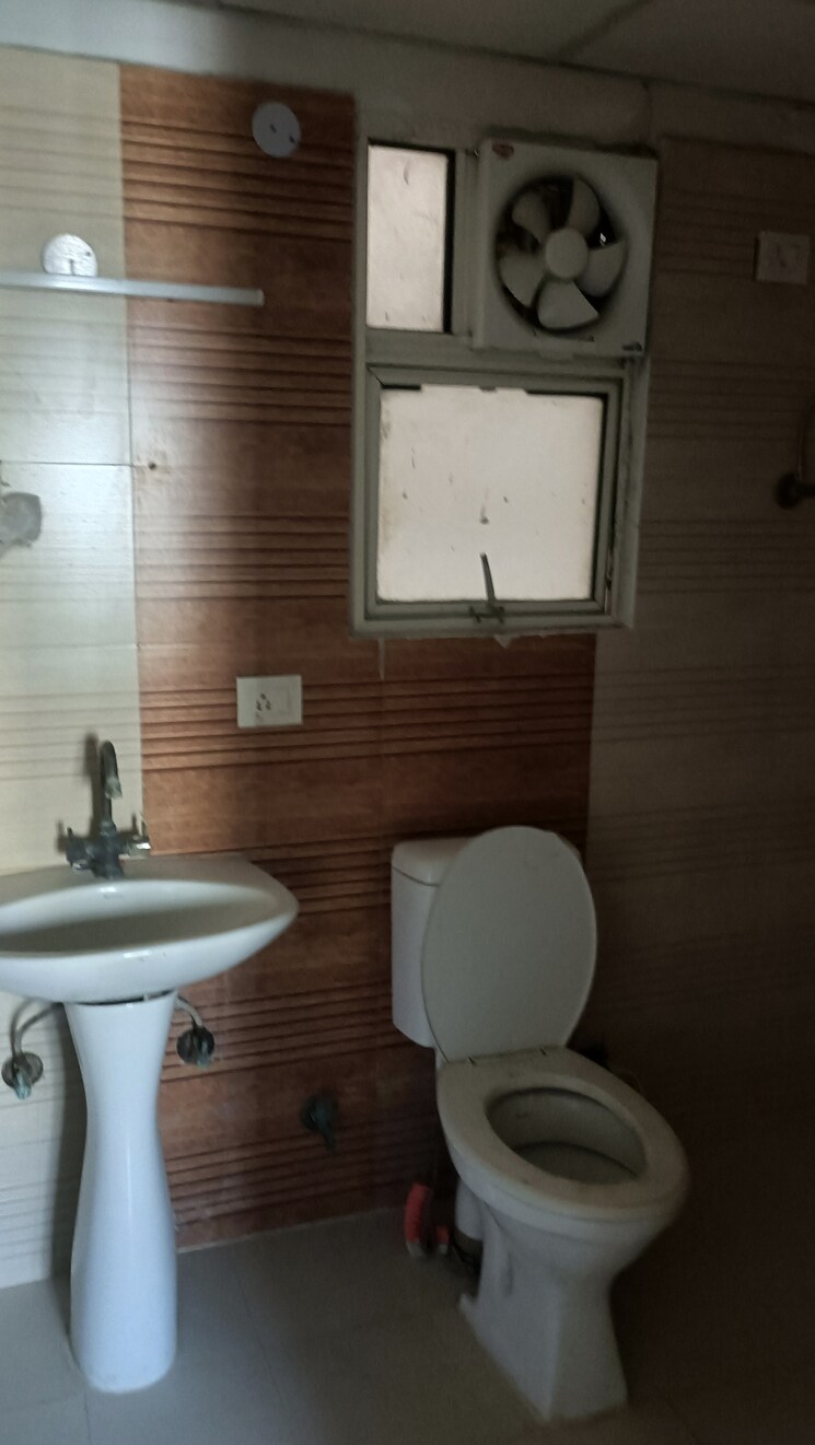 Bathroom, gardenia-gateway 3 Bedroom 1700 Sq.Ft. Apartment In Sector 75 Noida 9268525