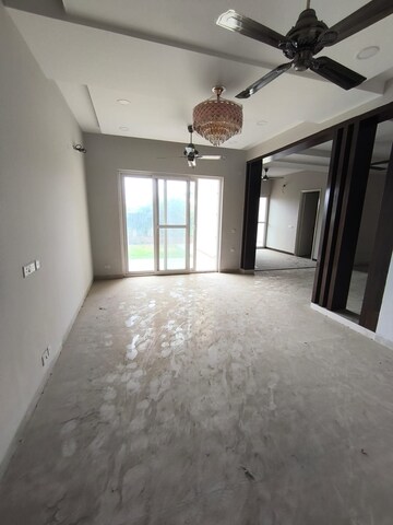Room in 4 BHK Apartment at Civitech Stadia, Sector 79 – for Rent