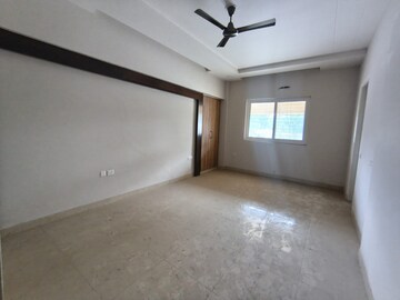Room in 4 BHK Apartment at Civitech Stadia, Sector 79 – for Rent