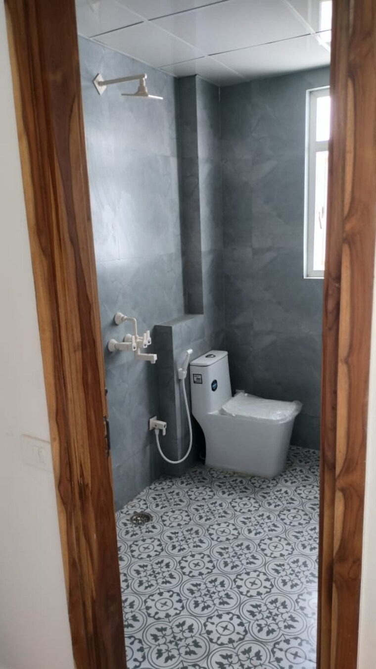 Bathroom, amrapali-silicon-city 3 Bedroom 1420 Sq.Ft. Apartment In Sector 76 Noida 9268532