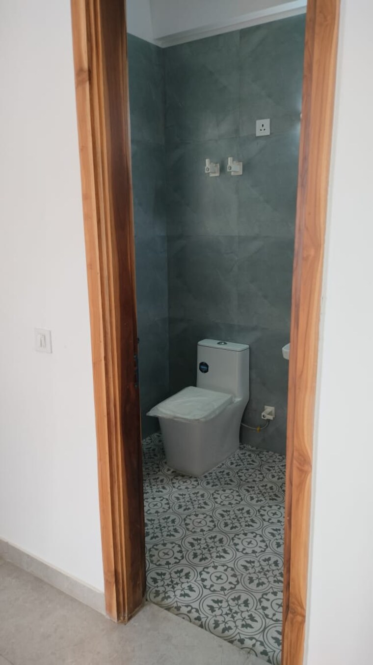 Bathroom, amrapali-silicon-city 3 Bedroom 1420 Sq.Ft. Apartment In Sector 76 Noida 9268532