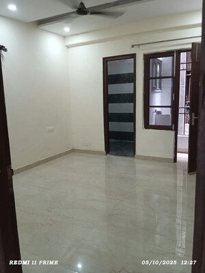 Room in 3 BHK Builder Floor at Pir Machalla – for Rent