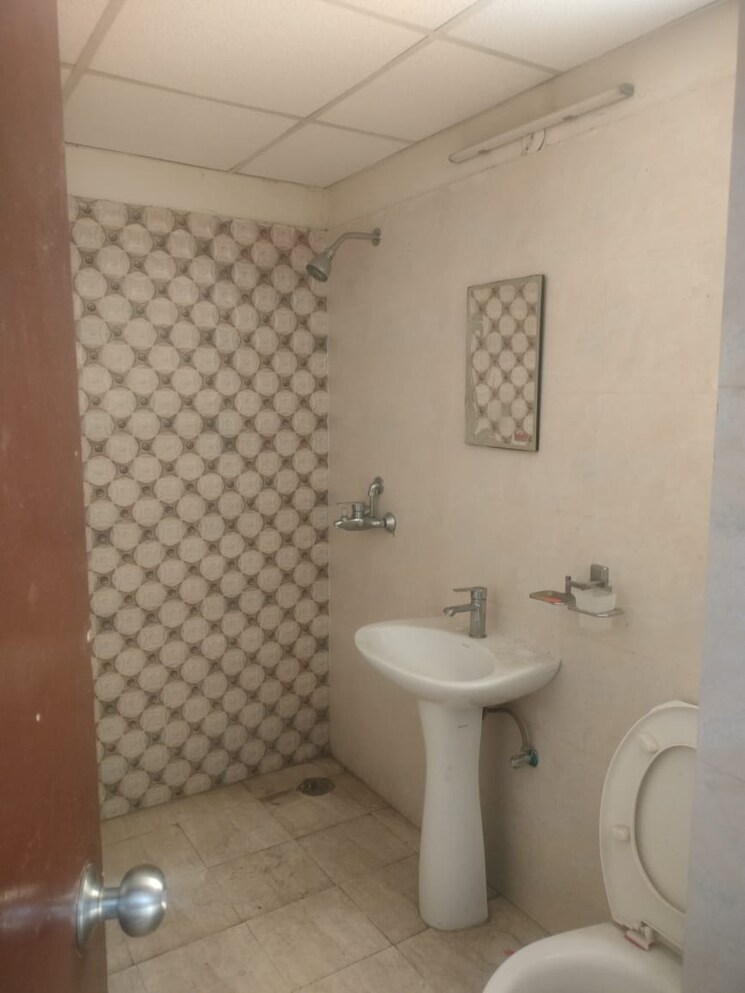 Bathroom, gardenia-golf-city 3 Bedroom 1550 Sq.Ft. Apartment In Sector 75 Noida 9268544