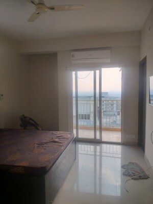 Room in 3 BHK Apartment at Gardenia Golf City, Sector 75 – for Rent
