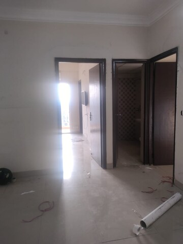 Room in 3 BHK Apartment at Gardenia Golf City, Sector 75 – for Rent