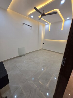 Room in 2 BHK Builder Floor at Sant Nagar – for Rent