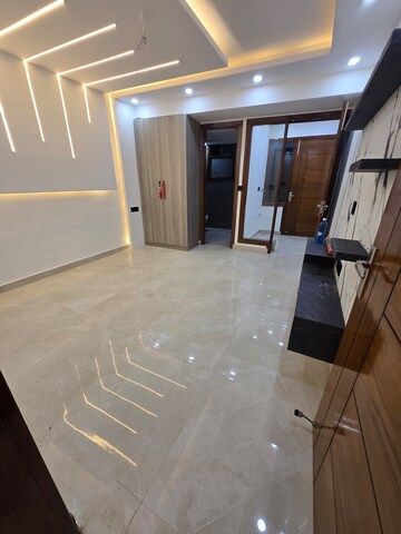 Room in 2 BHK Builder Floor at Sant Nagar – for Rent