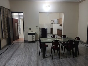 Team Area in 3 BHK Builder Floor at Sector 16 – for Rent