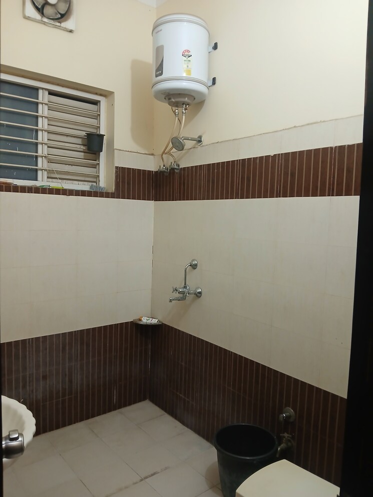 Attached Bathroom, sector 16 3 Bedroom 400 Sq.Yd. Builder Floor In Sector 16 Hisar 9268556