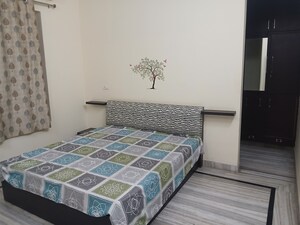 Bedroom in 3 BHK Builder Floor at Sector 16 – for Rent