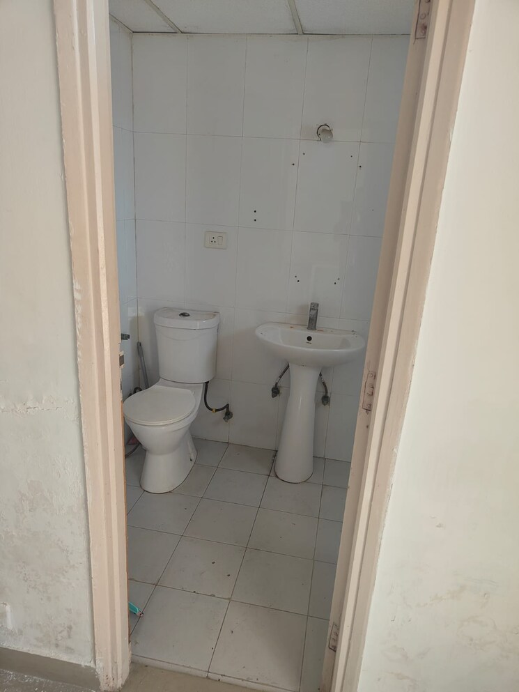 Bathroom, supertech-cape-town 2 Bedroom 1082 Sq.Ft. Apartment In Sector 74 Noida 9268557