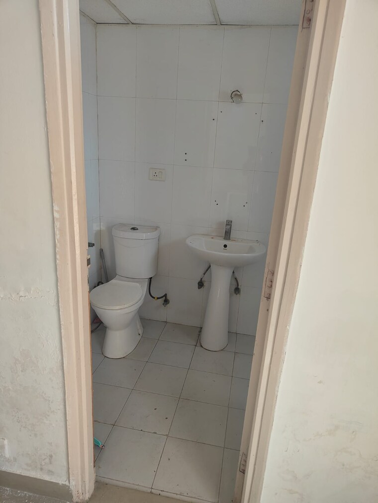 Bathroom, supertech-cape-town 2 Bedroom 1082 Sq.Ft. Apartment In Sector 74 Noida 9268557