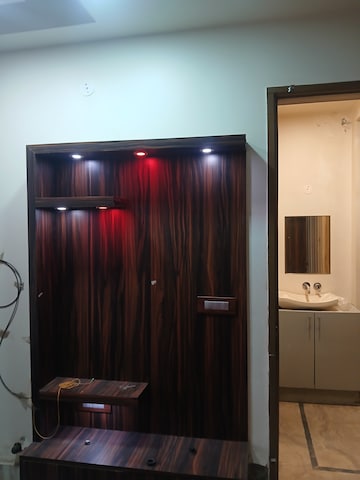 Furnished Amenities in 3 BHK Builder Floor at Model Town – for Rent