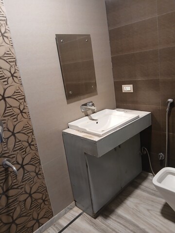 Furnished Amenities in 3 BHK Builder Floor at Model Town – for Rent