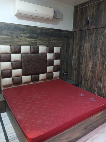 Furnished Amenities in 3 BHK Builder Floor at Model Town – for Rent