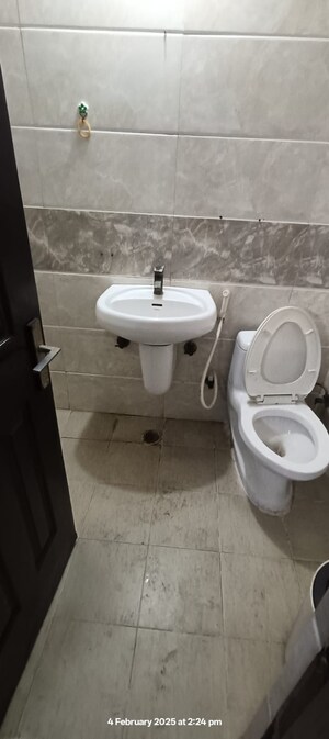 Bathroom in 3 BHK Apartment at Supertech Cape Town, Sector 74 – for Rent