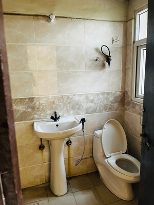 Bathroom in 3 BHK Apartment at Amrapali Silicon City, Sector 76 – for Rent