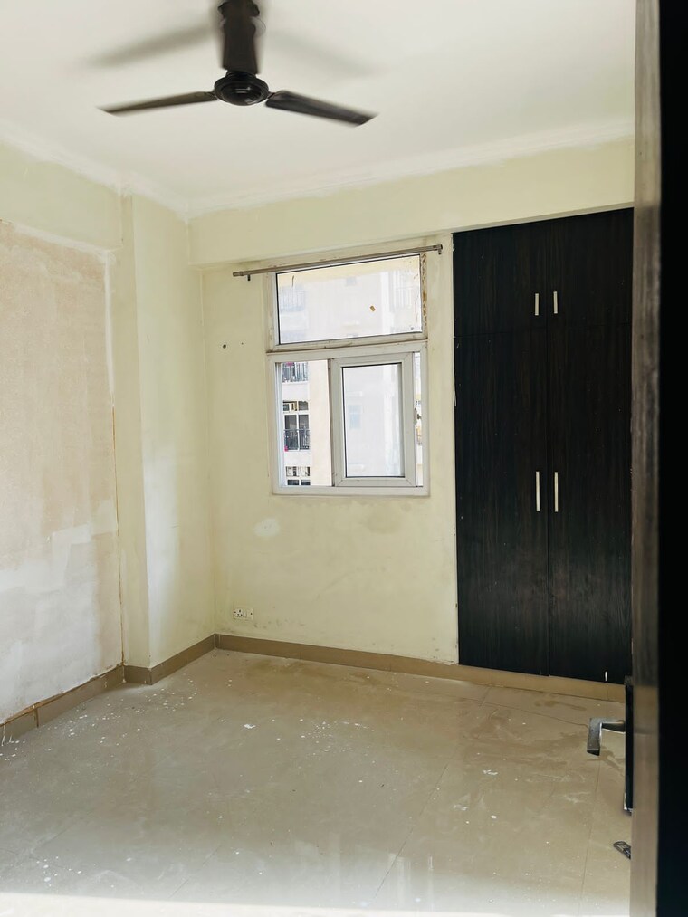 Room, amrapali-silicon-city 3 Bedroom 1545 Sq.Ft. Apartment In Sector 76 Noida 9268570