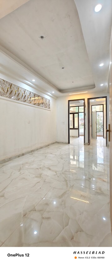 Living Room in 2 BHK Builder Floor at Sector 73 – for Sale