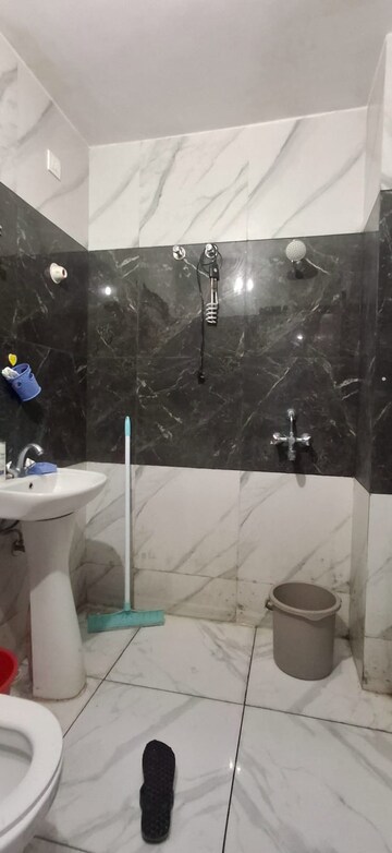 Master Bedroom in 1 BHK Builder Floor at Sahastradhara Road – for Rent