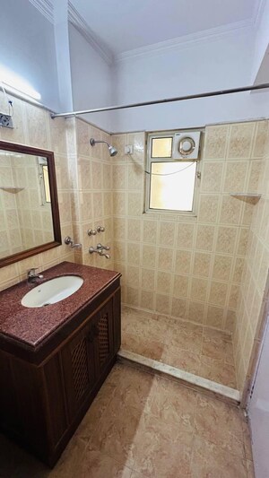 Bathroom in 3 BHK Builder Floor at SAS Tower, Sector 38 – for Rent