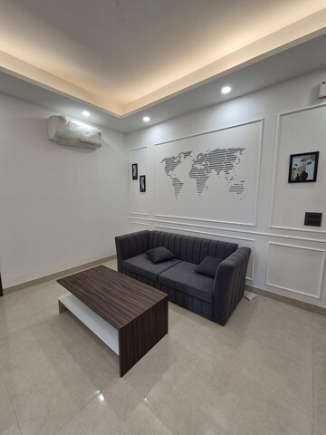 Living Room in 3 BHK Builder Floor at SAS Tower, Sector 38 – for Rent