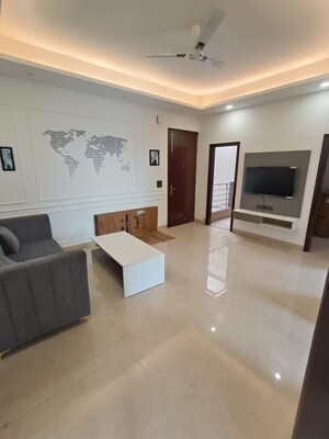 Team Area in 3 BHK Builder Floor at SAS Tower, Sector 38 – for Rent