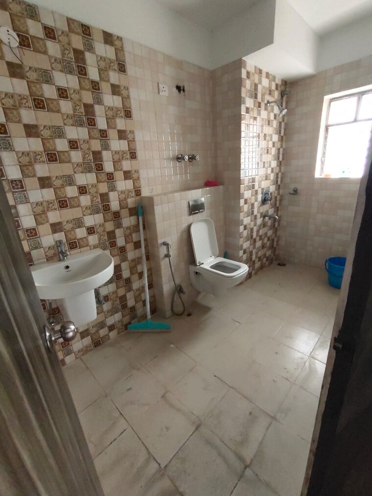 Bathroom, pradhan nagar 3 Bedroom 1500 Sq.Ft. Apartment In Pradhan Nagar Siliguri 9268636