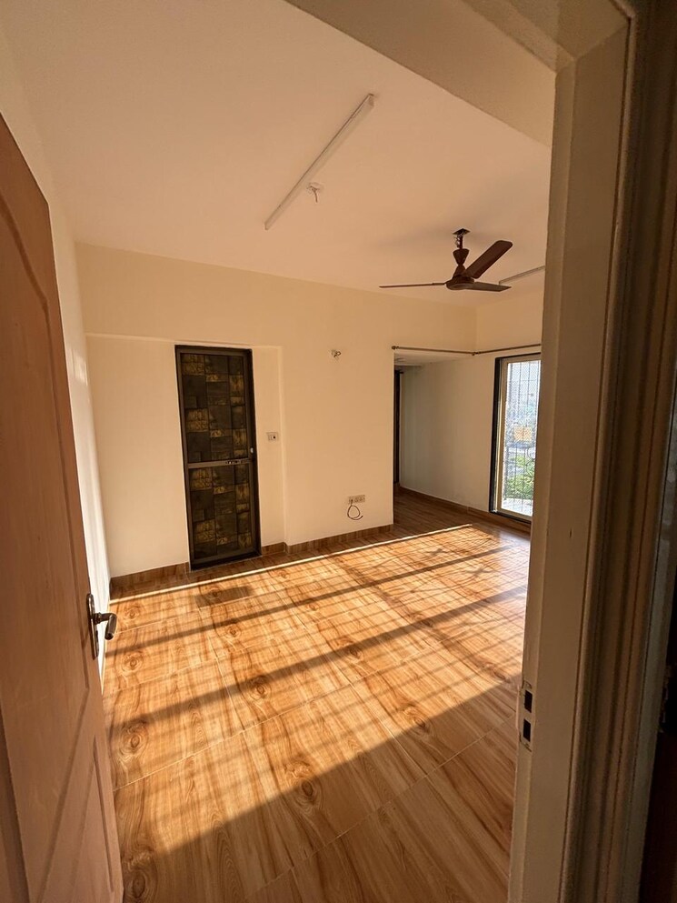 Room, goregaon-west-view-chs 3 Bedroom 950 Sq.Ft. Apartment In Goregaon West Mumbai 9268644