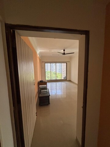 Room in 3 BHK Apartment at Goregaon West View CHS, Goregaon West – for Rent