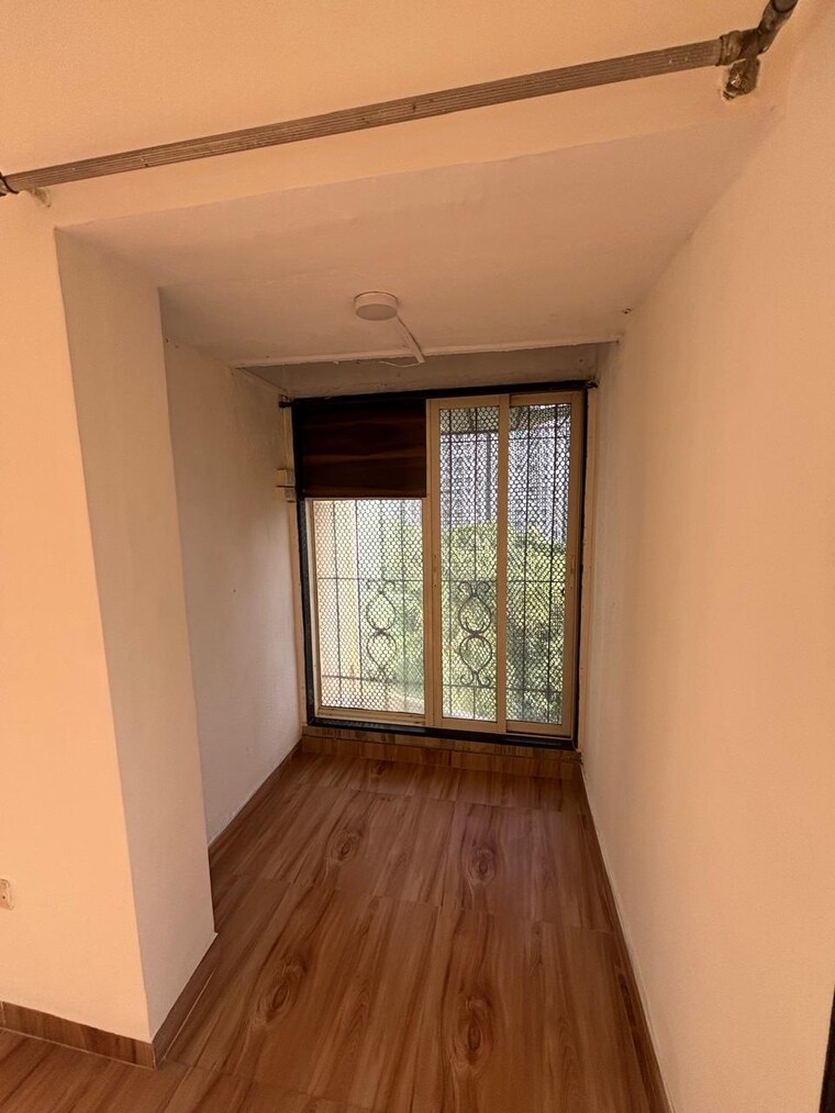 Room, goregaon-west-view-chs 3 Bedroom 950 Sq.Ft. Apartment In Goregaon West Mumbai 9268644