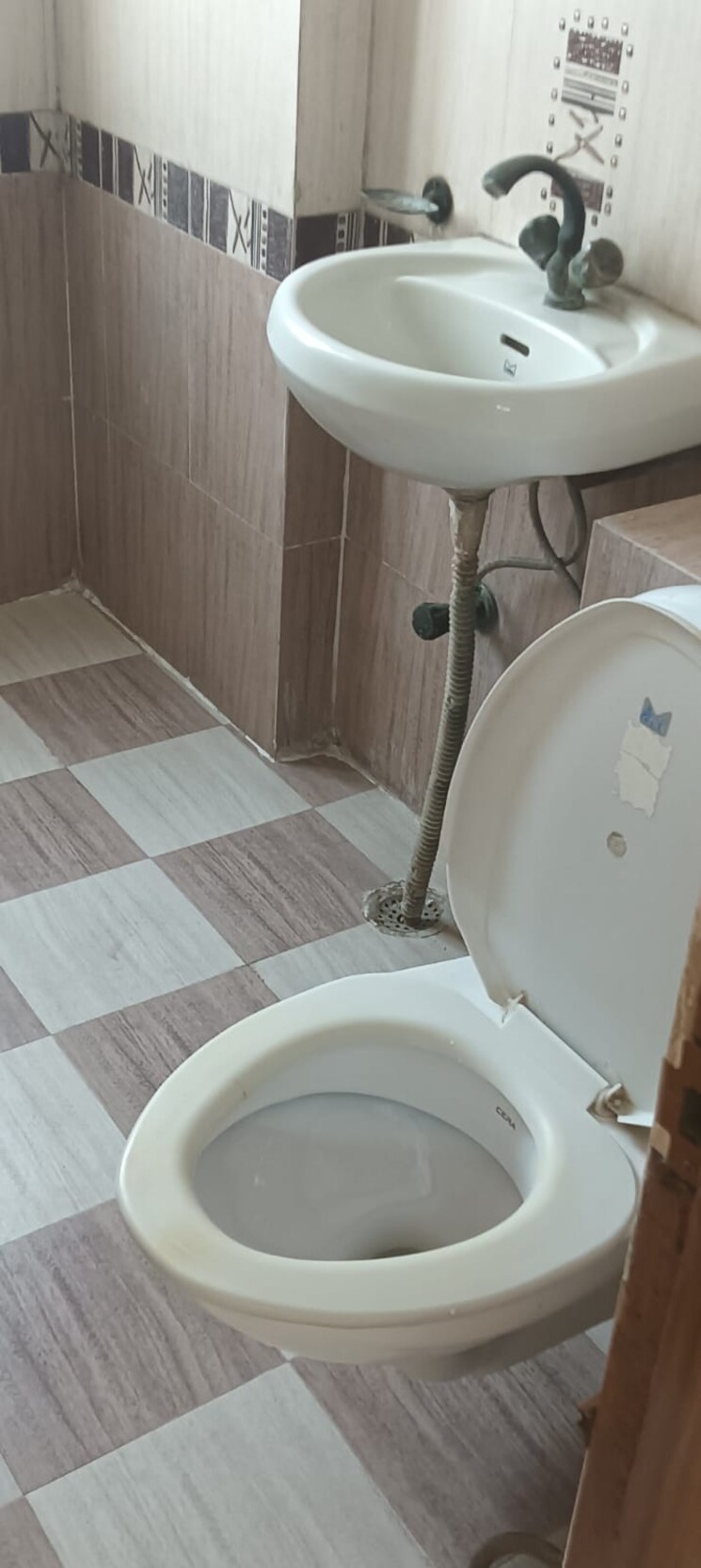 Bathroom, ahinsa khand 2 2.5 Bedroom 1400 Sq.Ft. Apartment In Ahinsa Khand 2 Ghaziabad 9268735