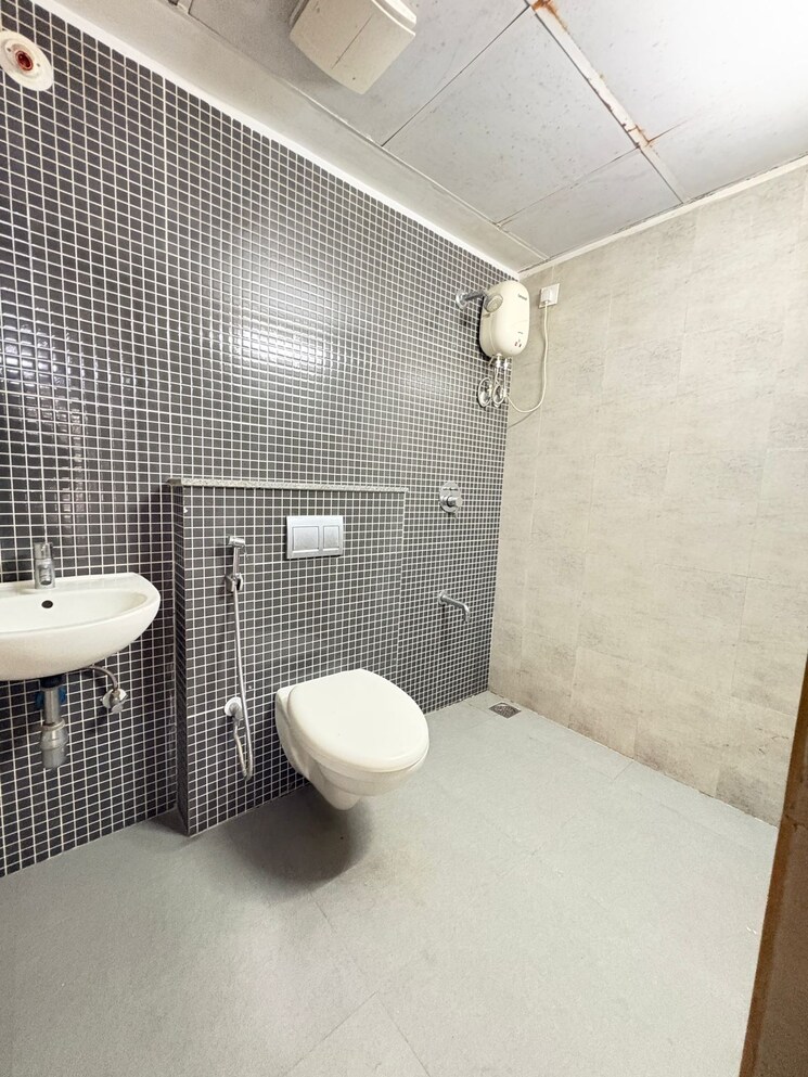 Bathroom, lodha-palava-clara-j-to-m 2 Bedroom 526 Sq.Ft. Apartment In Dombivli East Thane 9268734