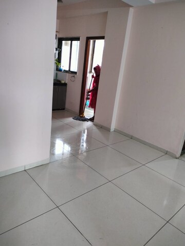 Room in 2 BHK Apartment at Kurla East – for Rent