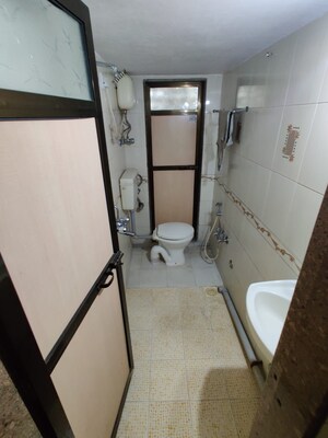 Team Area in 2 BHK Apartment at Kurla East – for Rent