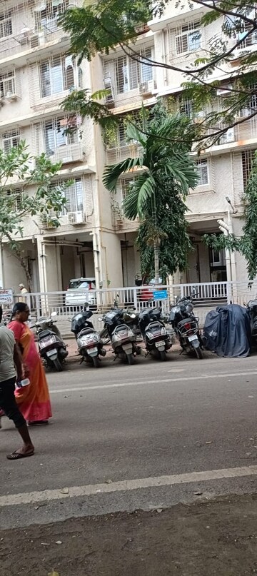Parking in 2 BHK Apartment at Kurla East – for Rent
