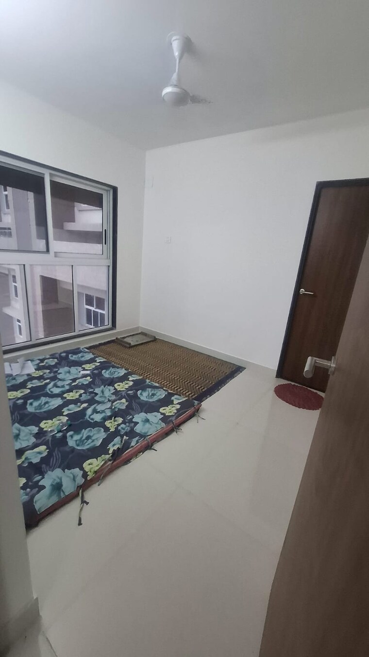 Bedroom, bhatta-chawl 2 Bedroom 500 Sq.Ft. Apartment In Worli Mumbai 9268757