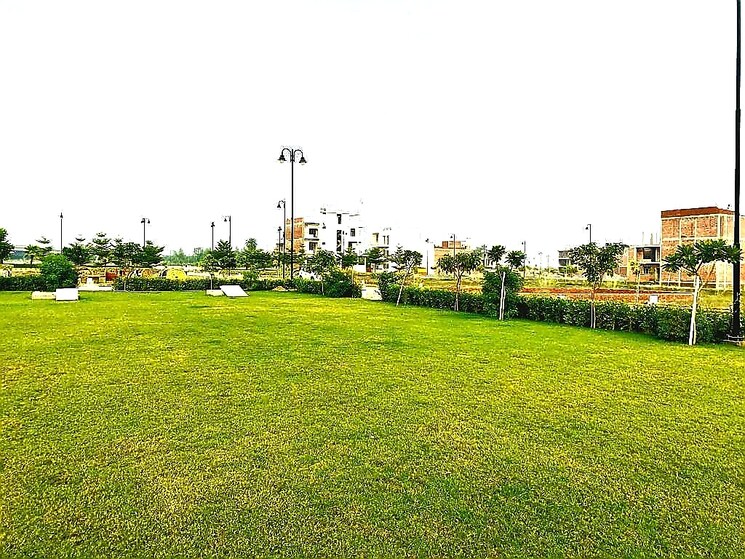 Garden, kailasha-enclave  1800 Sq.Ft. Plot In Sultanpur Road Lucknow 9268774