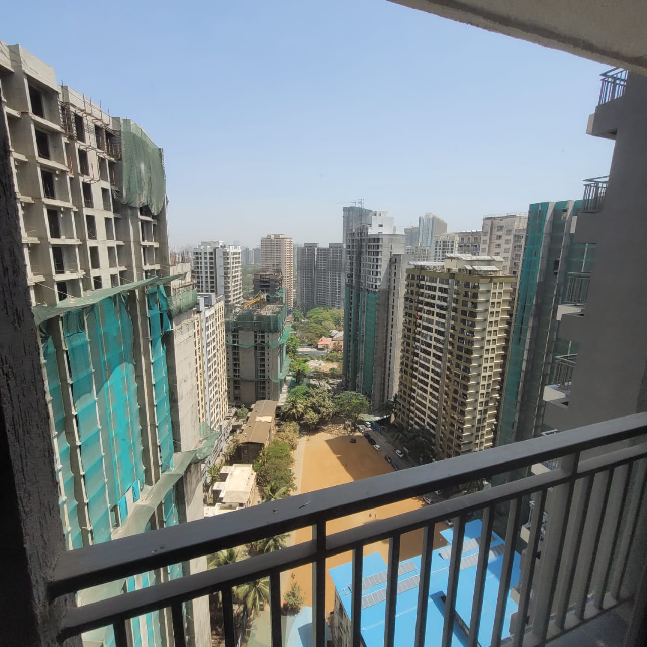 2 BHK + Extra Room Apartment For Rent in Ashar Metro Towers