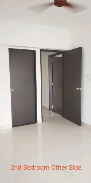 Room in 3 BHK Apartment at Karan Goldcoast, Bavdhan – for Rent