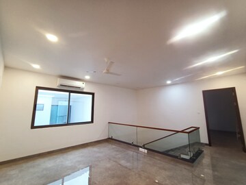 Room in 3 BHK Villa at EIPL La Paloma Villas, Mokila – for Rent