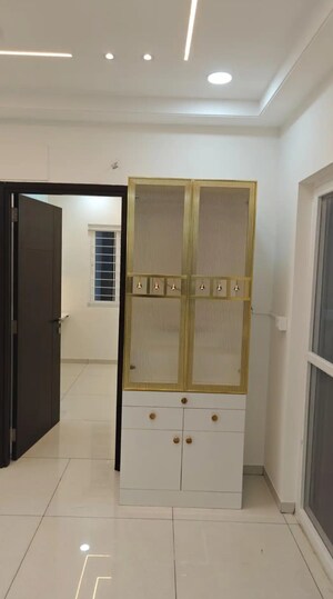 Room in 2 BHK Apartment at Rajapushpa Provincia, Narsingi – for Rent