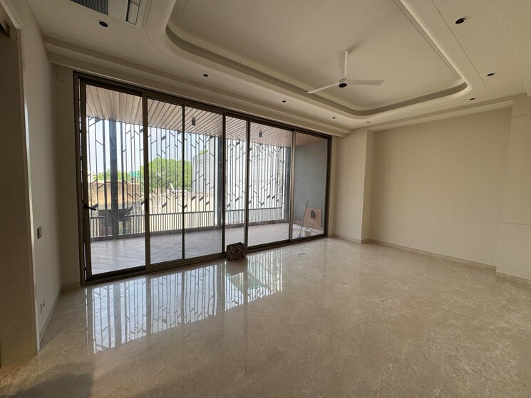 Room, greater kailash i 4 Bedroom 4500 Sq.Ft. Builder Floor In Greater Kailash I Delhi 9268821