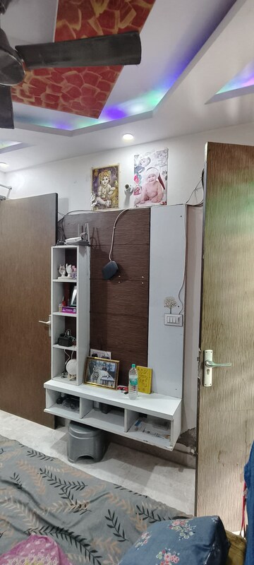 Furnished Amenities in 2 BHK Builder Floor at Dwarka Mor – for Sale