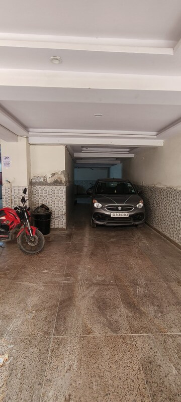 Parking in 2 BHK Builder Floor at Dwarka Mor – for Sale