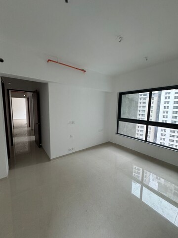 Room in 4 BHK Apartment at Kalpataru Immensa, Kolshet Road – for Sale