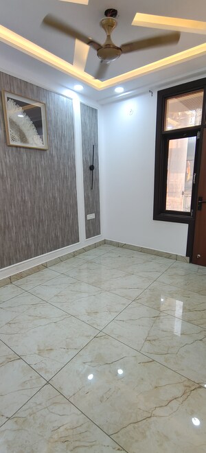 Room in 3 BHK Builder Floor at Dwarka Mor – for Sale