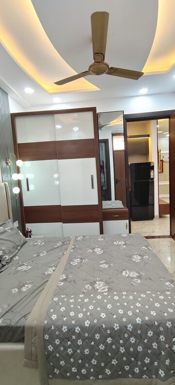 Room in 3 BHK Builder Floor at Dwarka Mor – for Sale