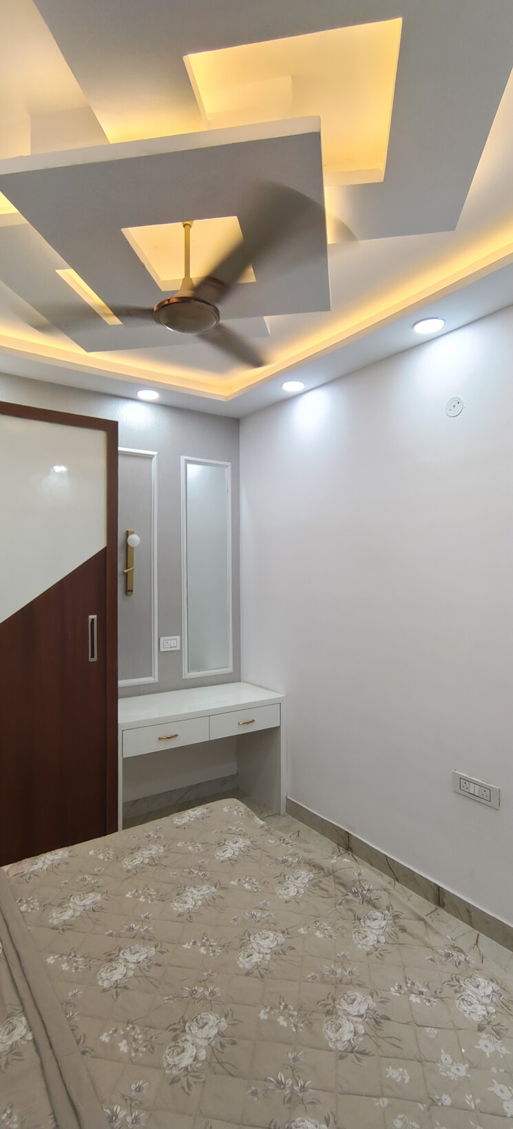 Room, dwarka mor 3 Bedroom 720 Sq.Ft. Builder Floor In Dwarka Mor Delhi 9268838